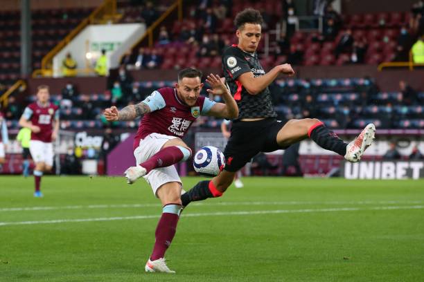 尽管他已在 尽管他已在